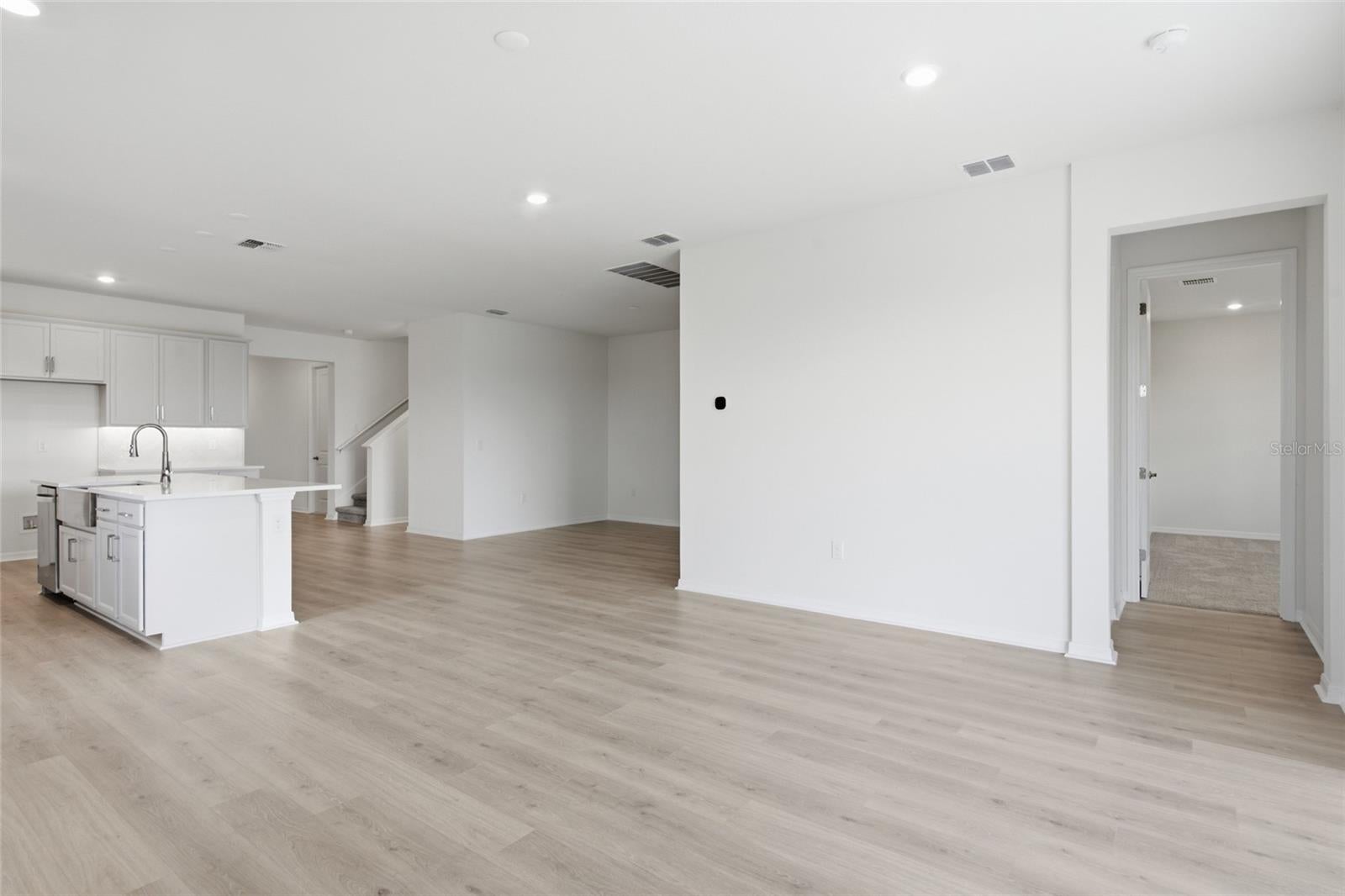 RIVER HALL COUNTRY CLUB - Residential