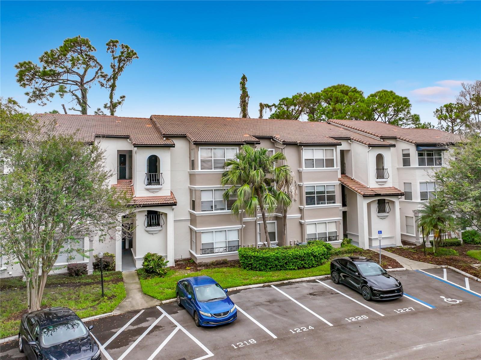 GREAT ORLANDO LOCATION – GATED COMMUNITY!

Welcome to Residences at Villa Medici! This fresh, clean, and move-in-ready 1-bedroom, 1-bathroom condo offers a fantastic opportunity for homeowners and investors alike. Featuring solid surface flooring throughout for easy maintenance, this condo is ready for its new owner. Located in a gated community in a convenient Orlando location, residents can enjoy an impressive selection of amenities, including two swimming pools, tennis courts, playgrounds, a fitness center, and a clubhouse. Whether you're looking for a place to call home or a great addition to your investment portfolio, this property checks all the boxes. Don't miss this opportunity to own in Residences at Villa Medici!