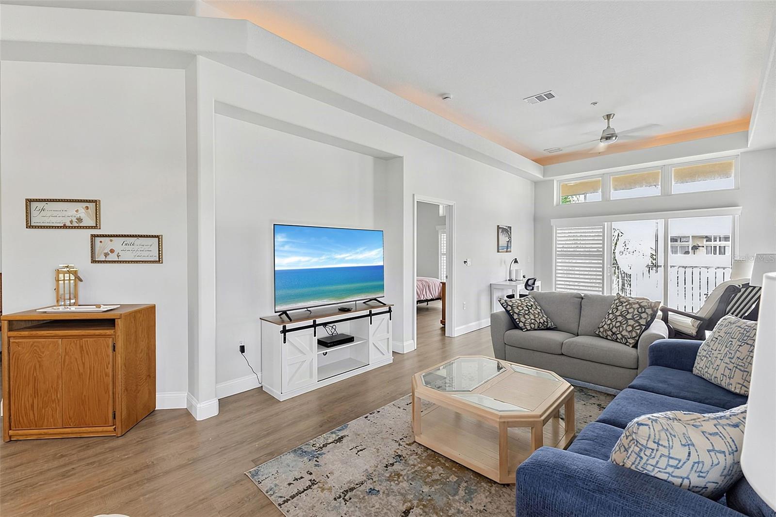 WATERSIDE CONDOS PH I - Residential