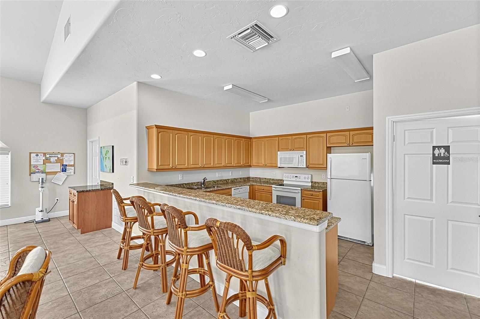 WATERSIDE CONDOS PH I - Residential