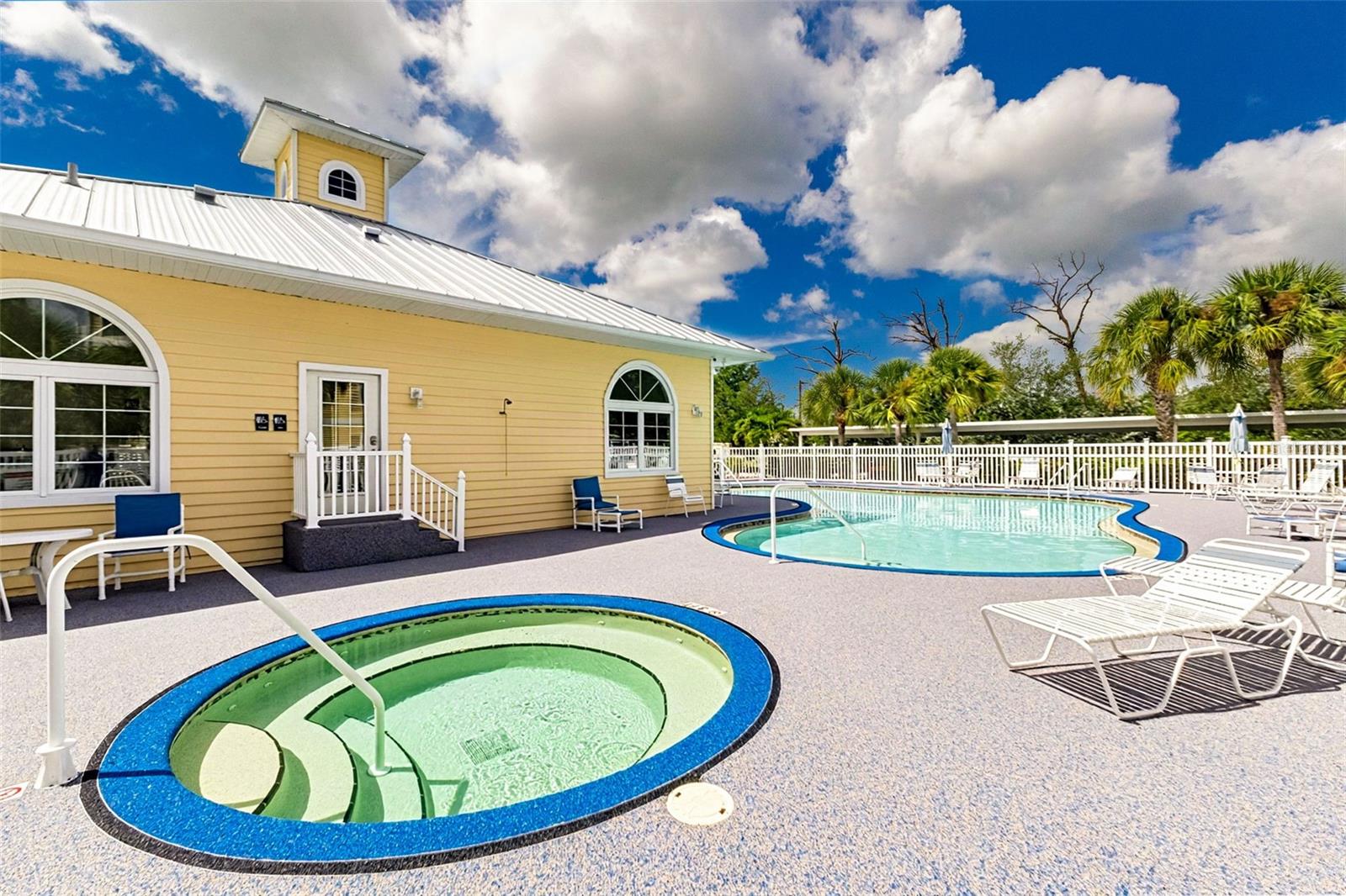 WATERSIDE CONDOS PH I - Residential