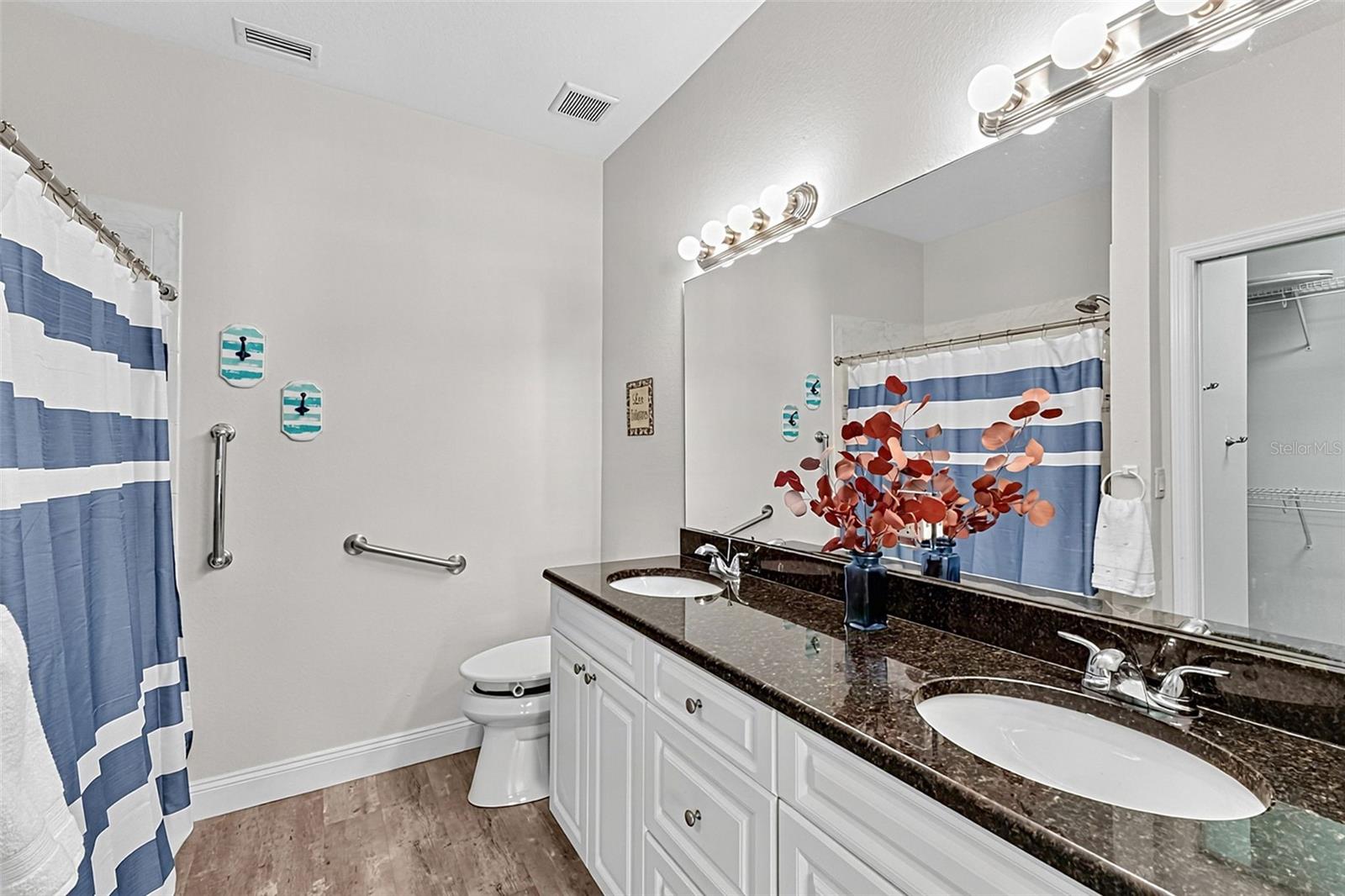 WATERSIDE CONDOS PH I - Residential