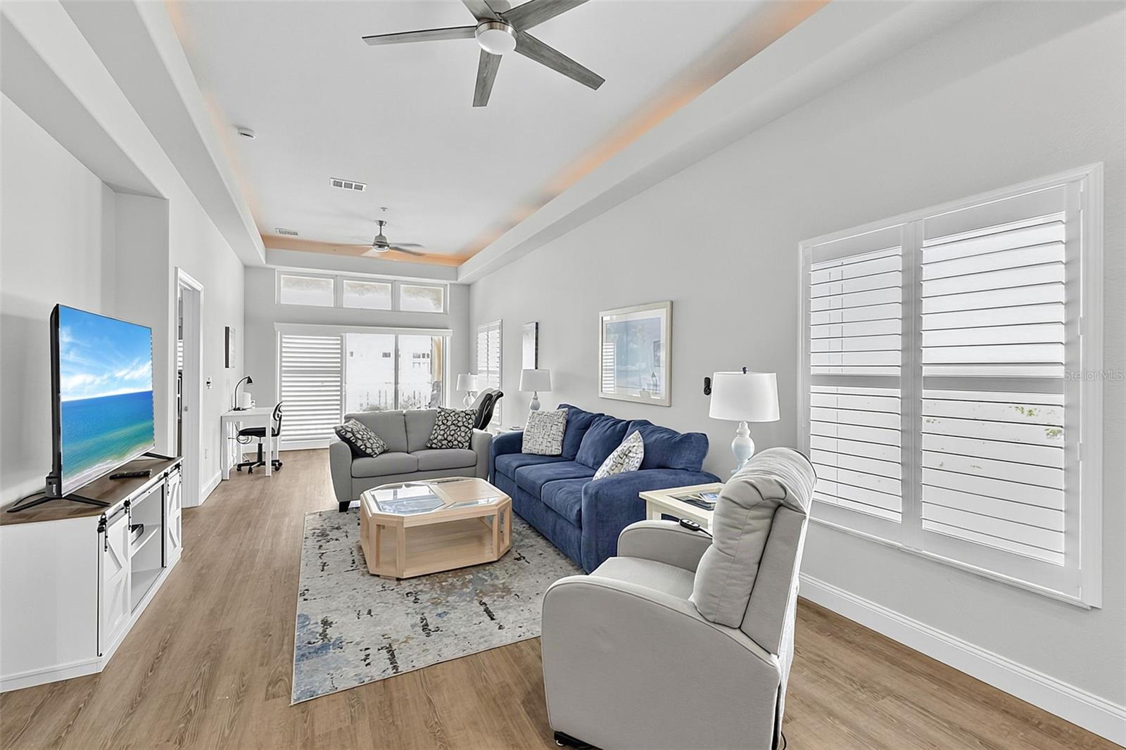 WATERSIDE CONDOS PH I - Residential