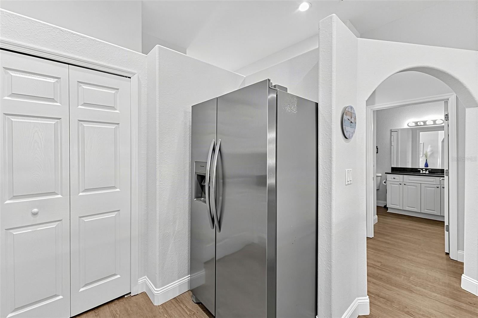 WATERSIDE CONDOS PH I - Residential