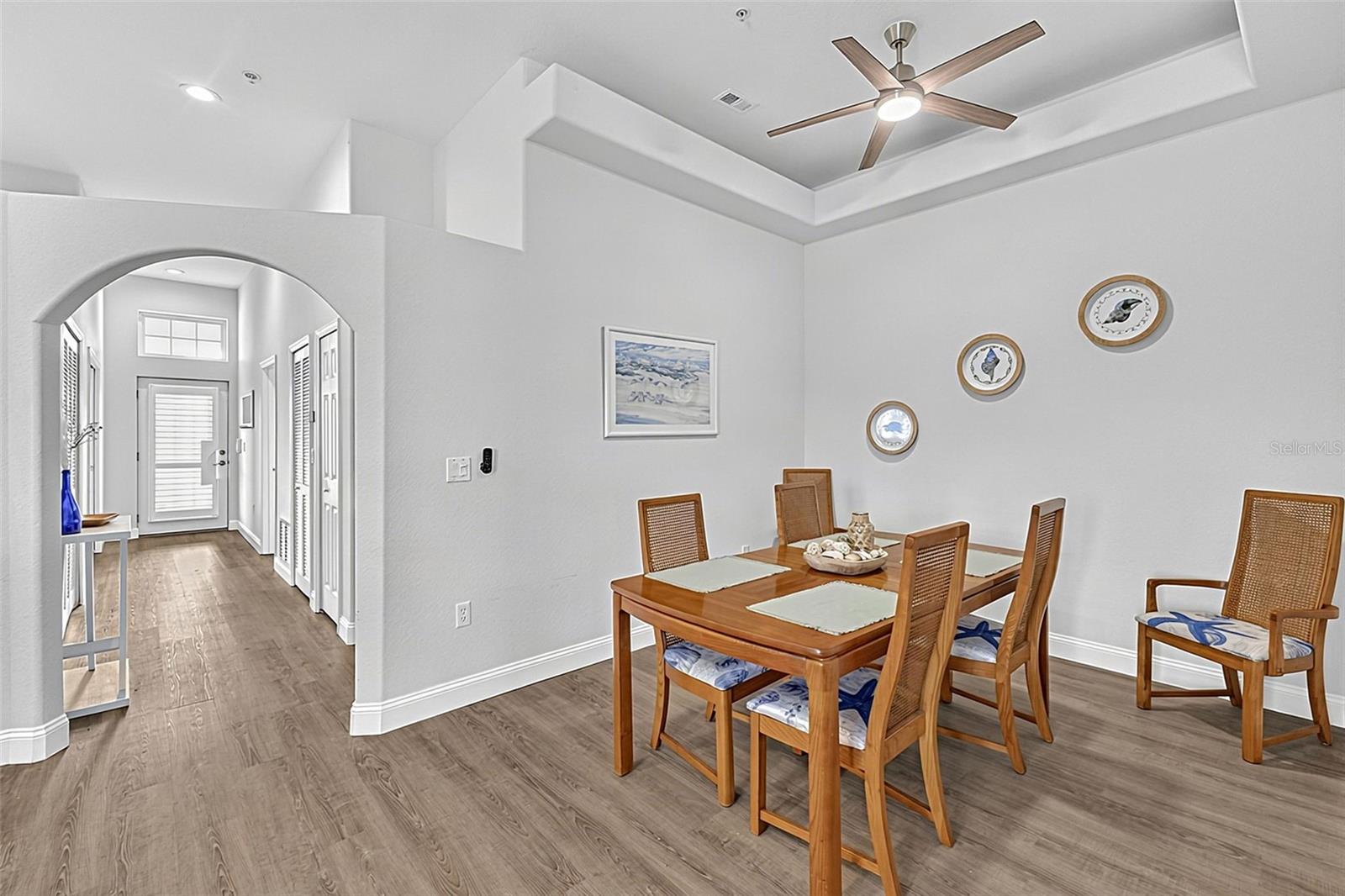 WATERSIDE CONDOS PH I - Residential