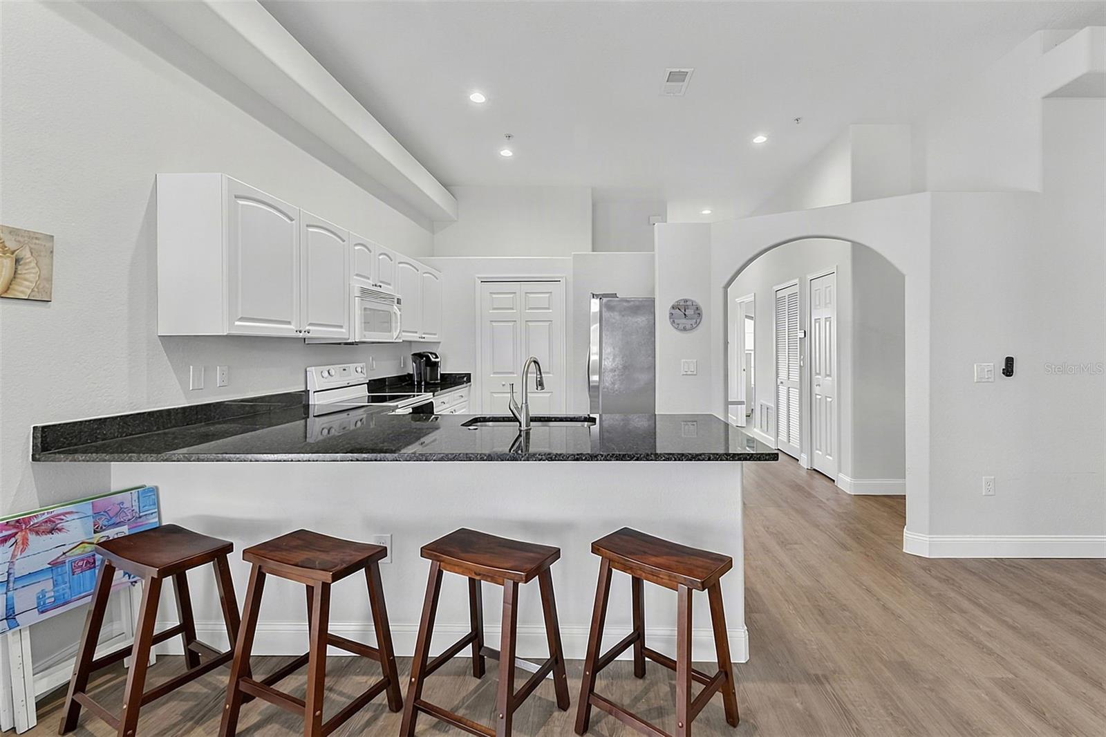 WATERSIDE CONDOS PH I - Residential