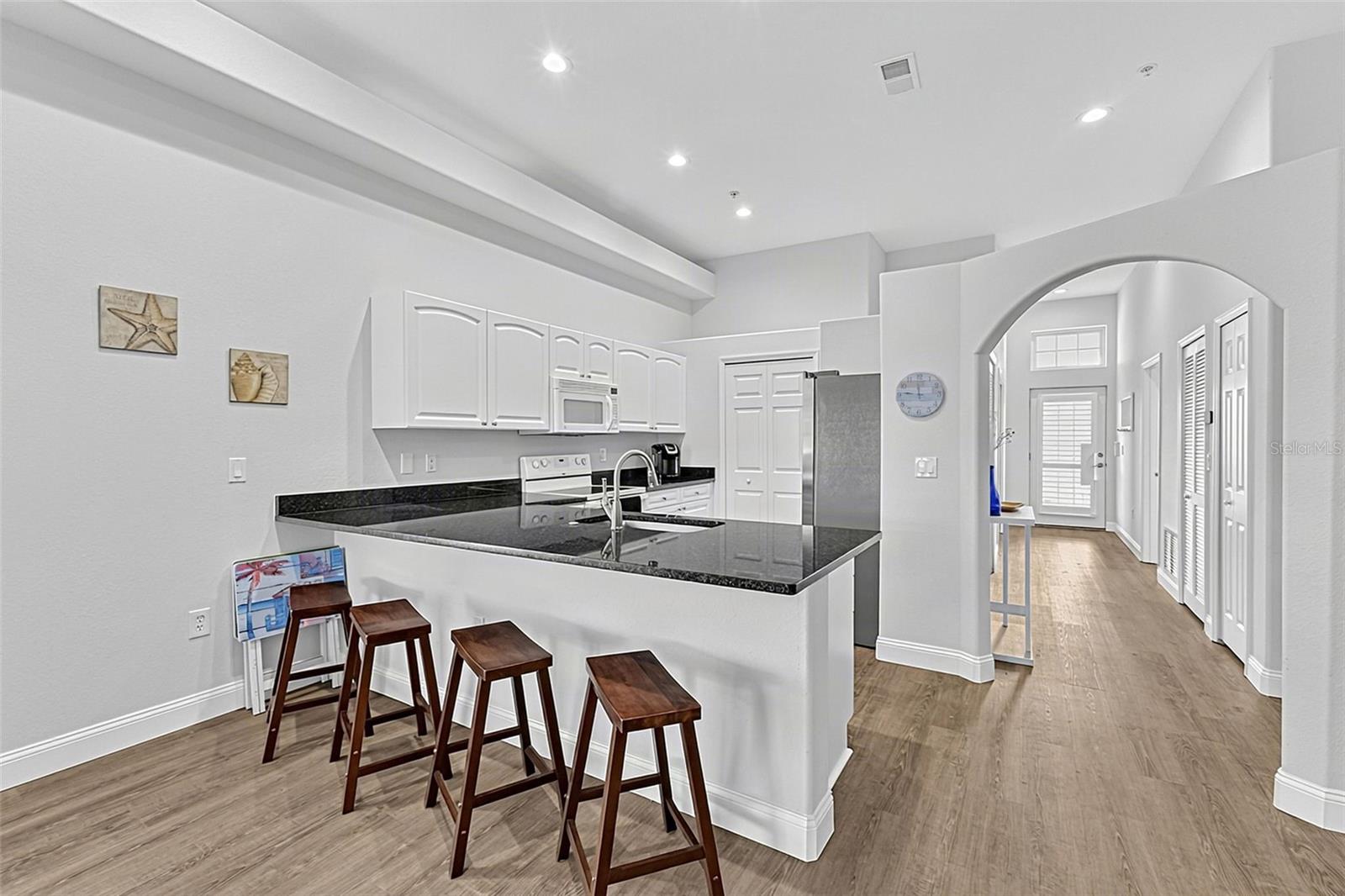 WATERSIDE CONDOS PH I - Residential