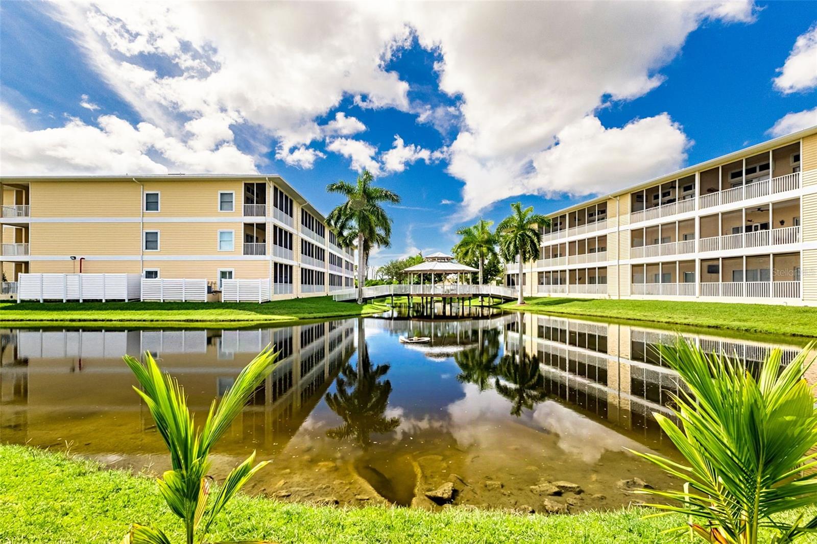 WATERSIDE CONDOS PH I - Residential