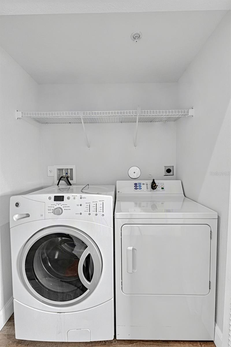 WATERSIDE CONDOS PH I - Residential