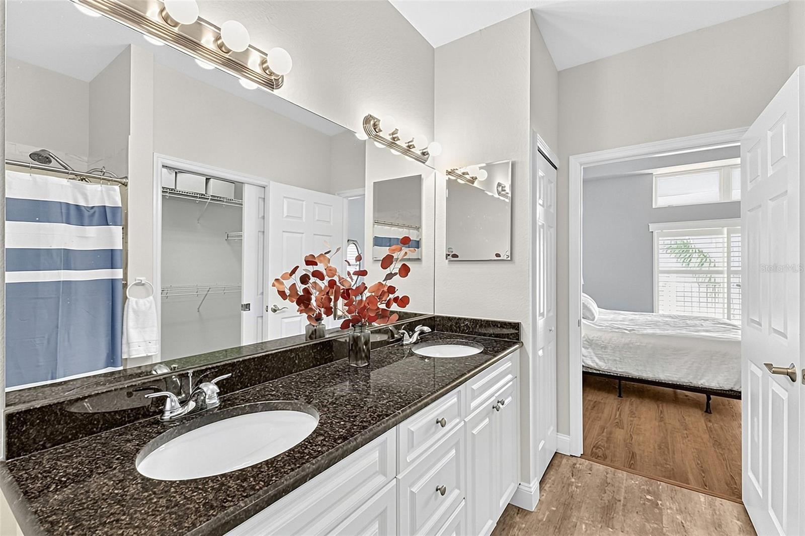 WATERSIDE CONDOS PH I - Residential