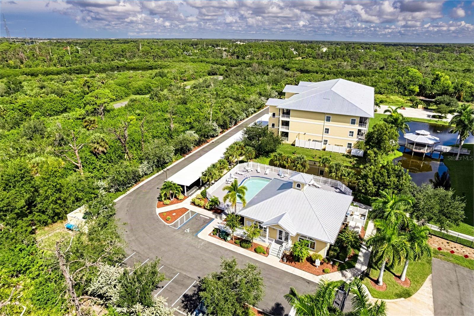 WATERSIDE CONDOS PH I - Residential