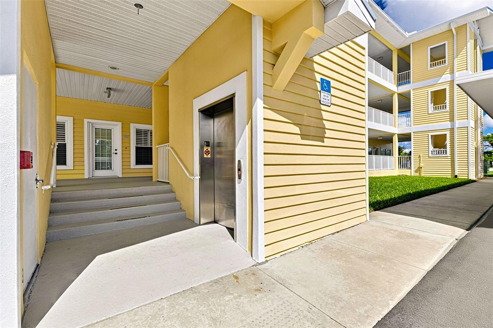 WATERSIDE CONDOS PH I - Residential