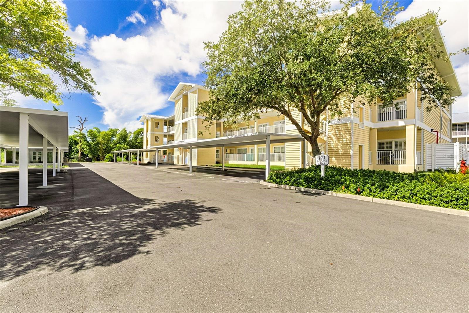 WATERSIDE CONDOS PH I - Residential