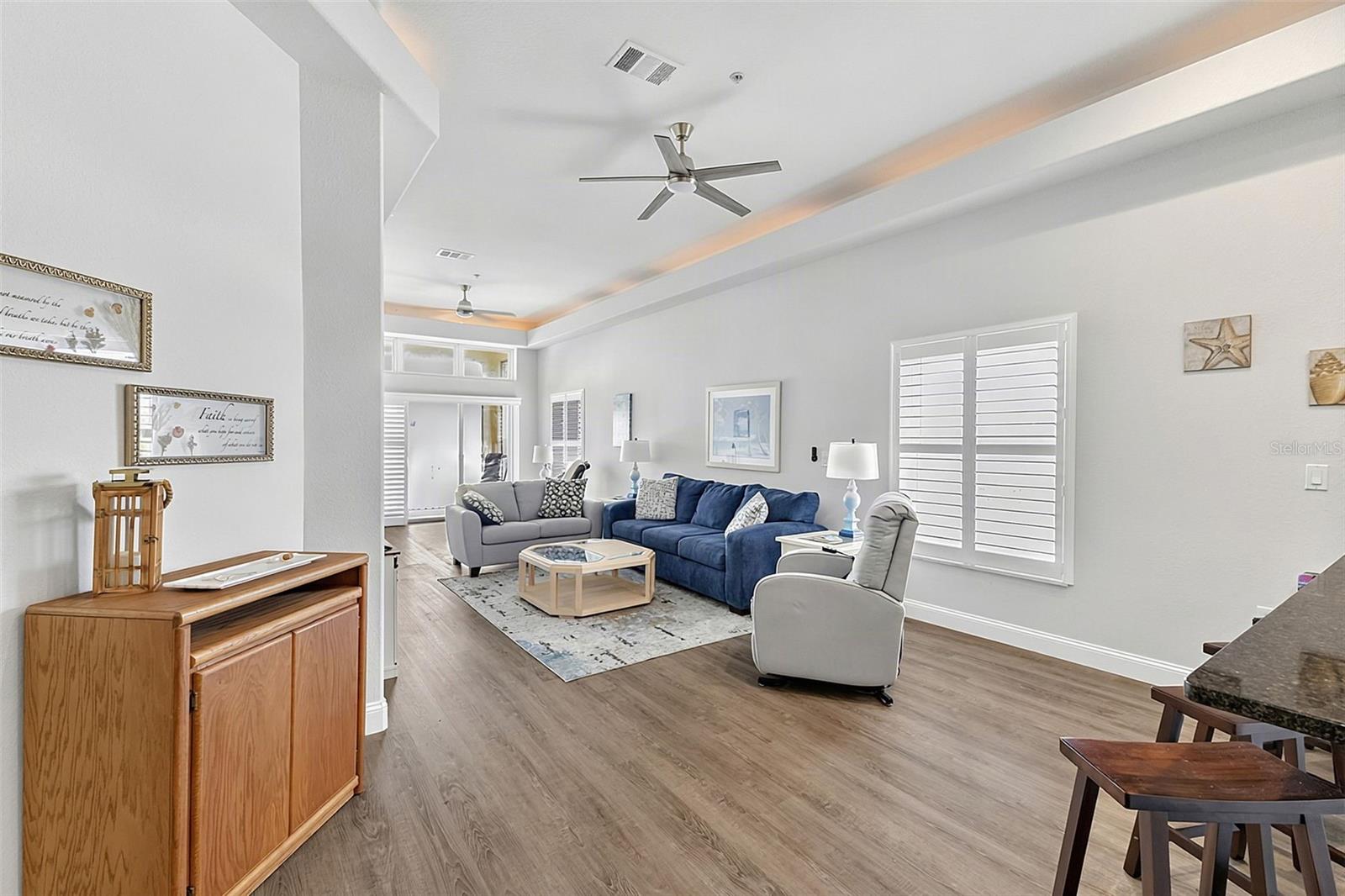 WATERSIDE CONDOS PH I - Residential