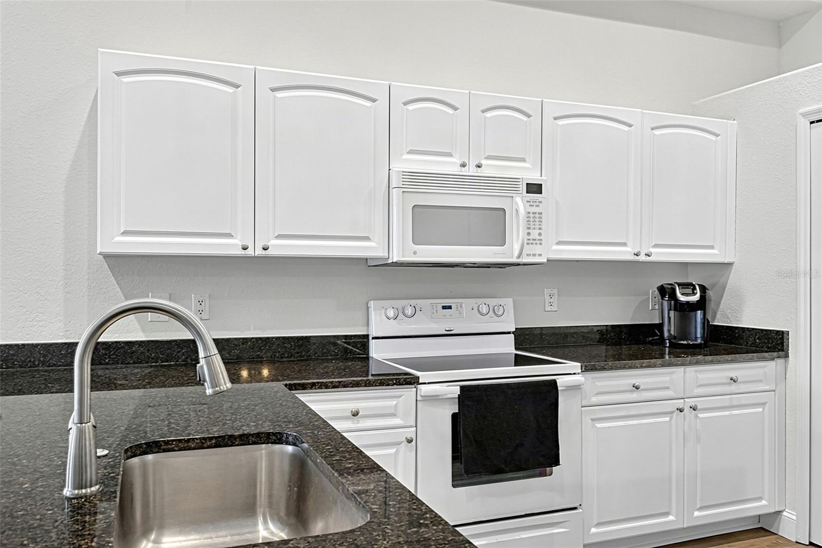 WATERSIDE CONDOS PH I - Residential