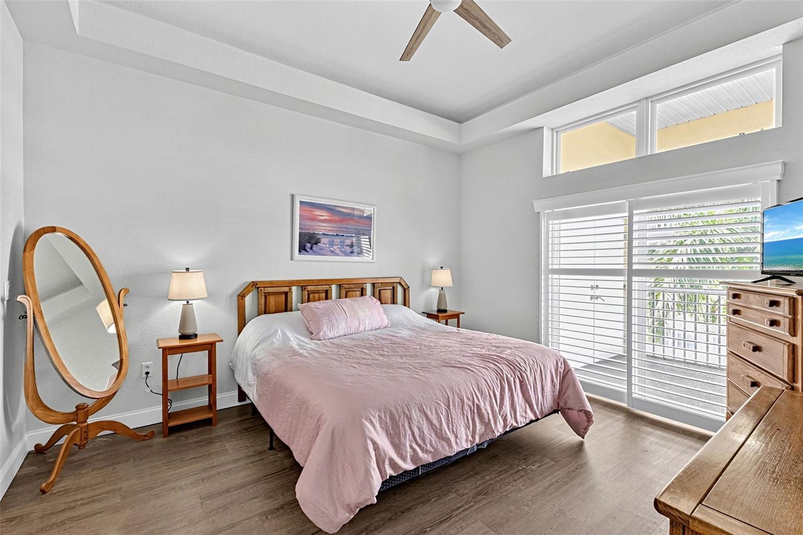WATERSIDE CONDOS PH I - Residential