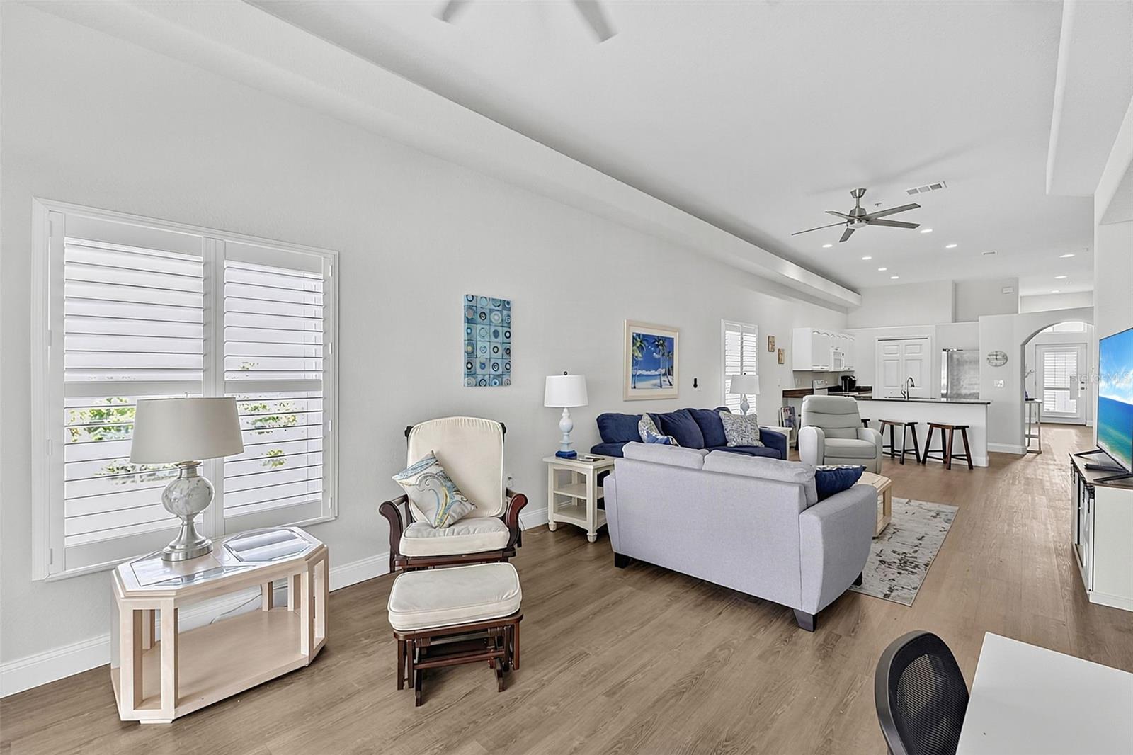 WATERSIDE CONDOS PH I - Residential