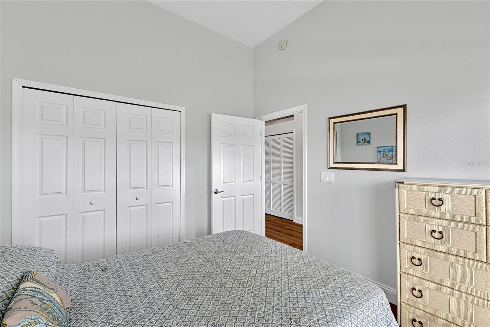 WATERSIDE CONDOS PH I - Residential