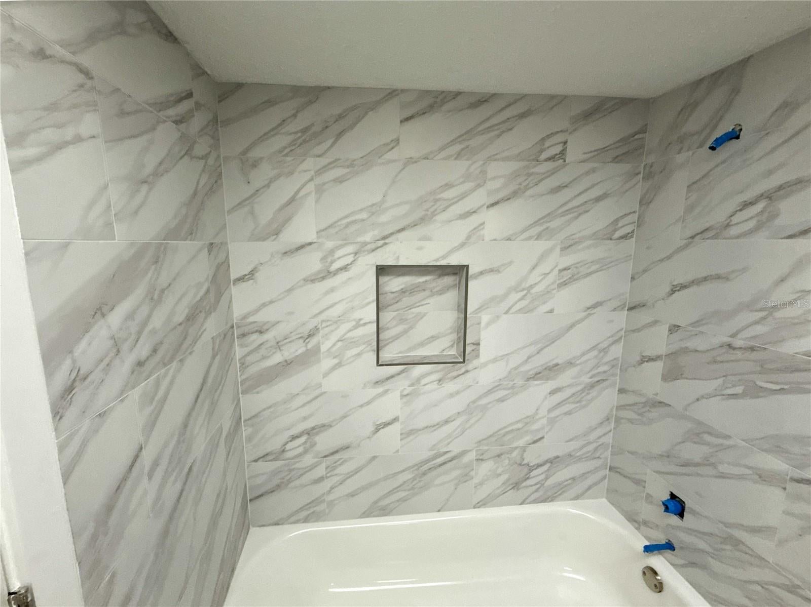 EDGEWATER MANOR - Residential