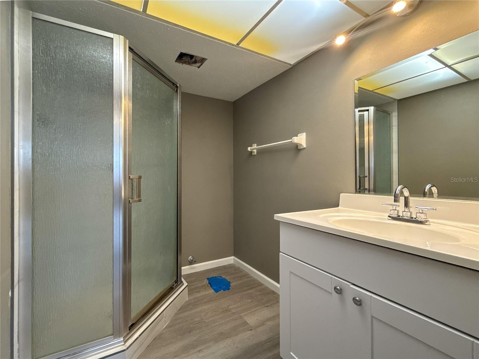 EDGEWATER MANOR - Residential