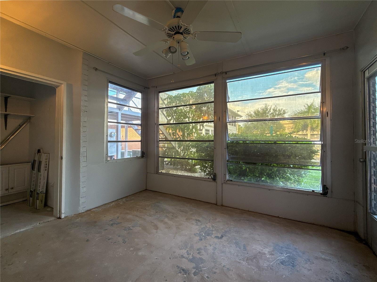 EDGEWATER MANOR - Residential