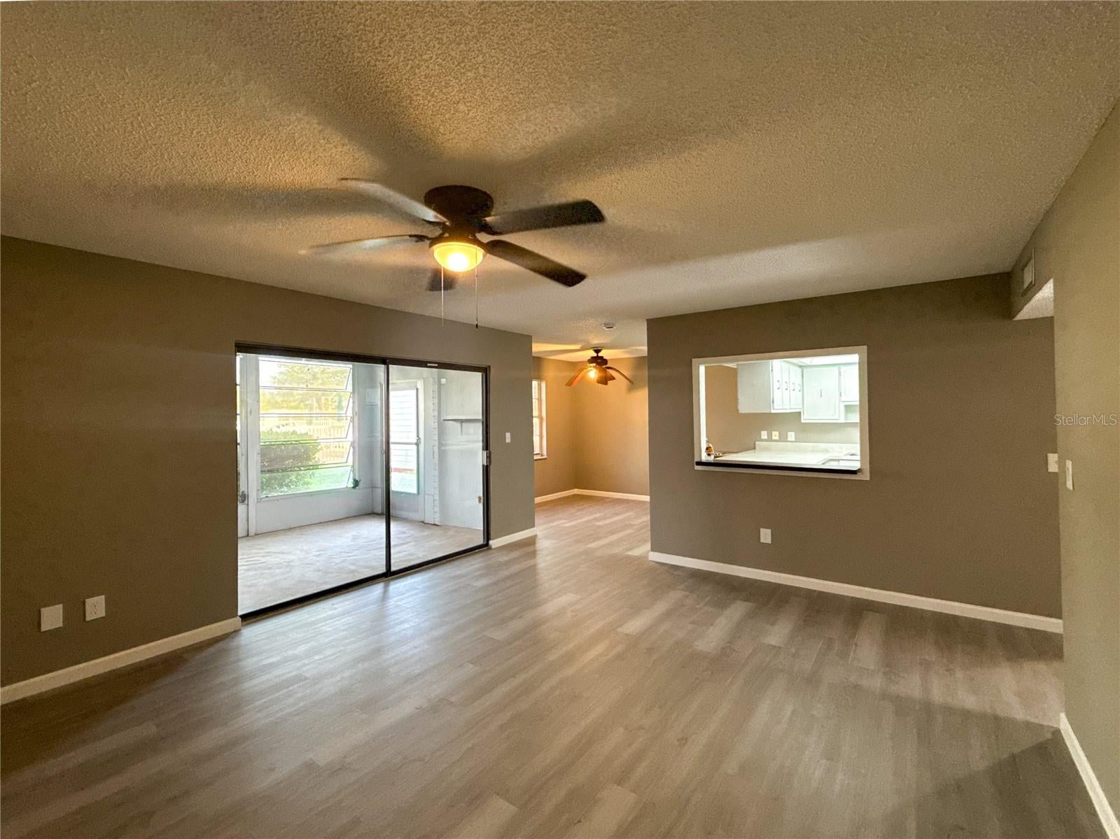 EDGEWATER MANOR - Residential