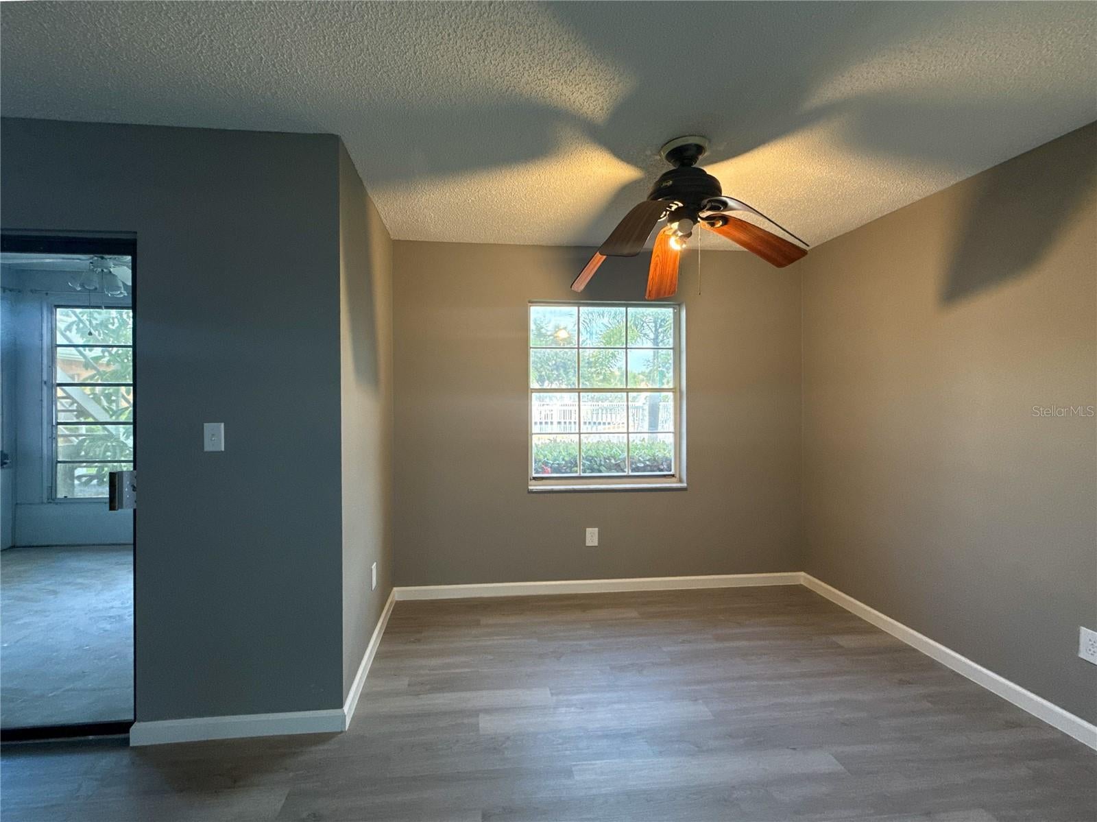 EDGEWATER MANOR - Residential