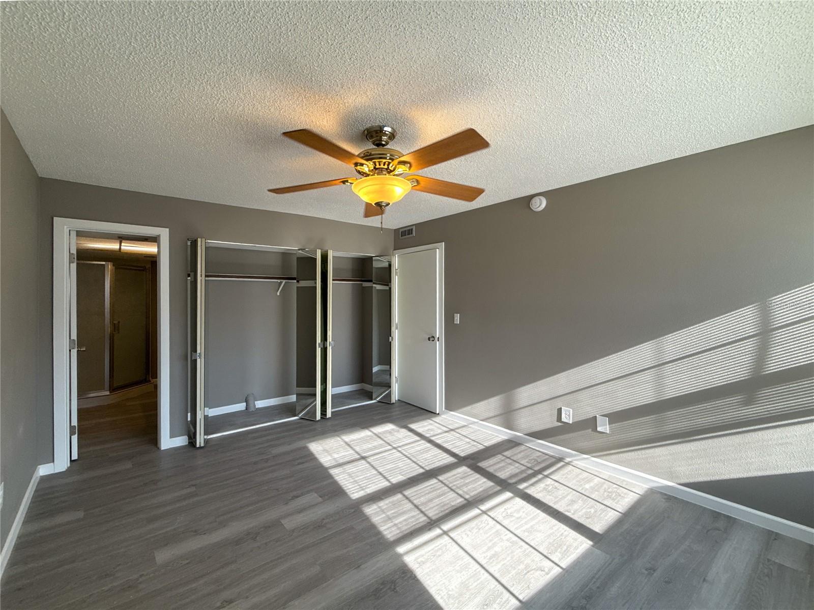 EDGEWATER MANOR - Residential