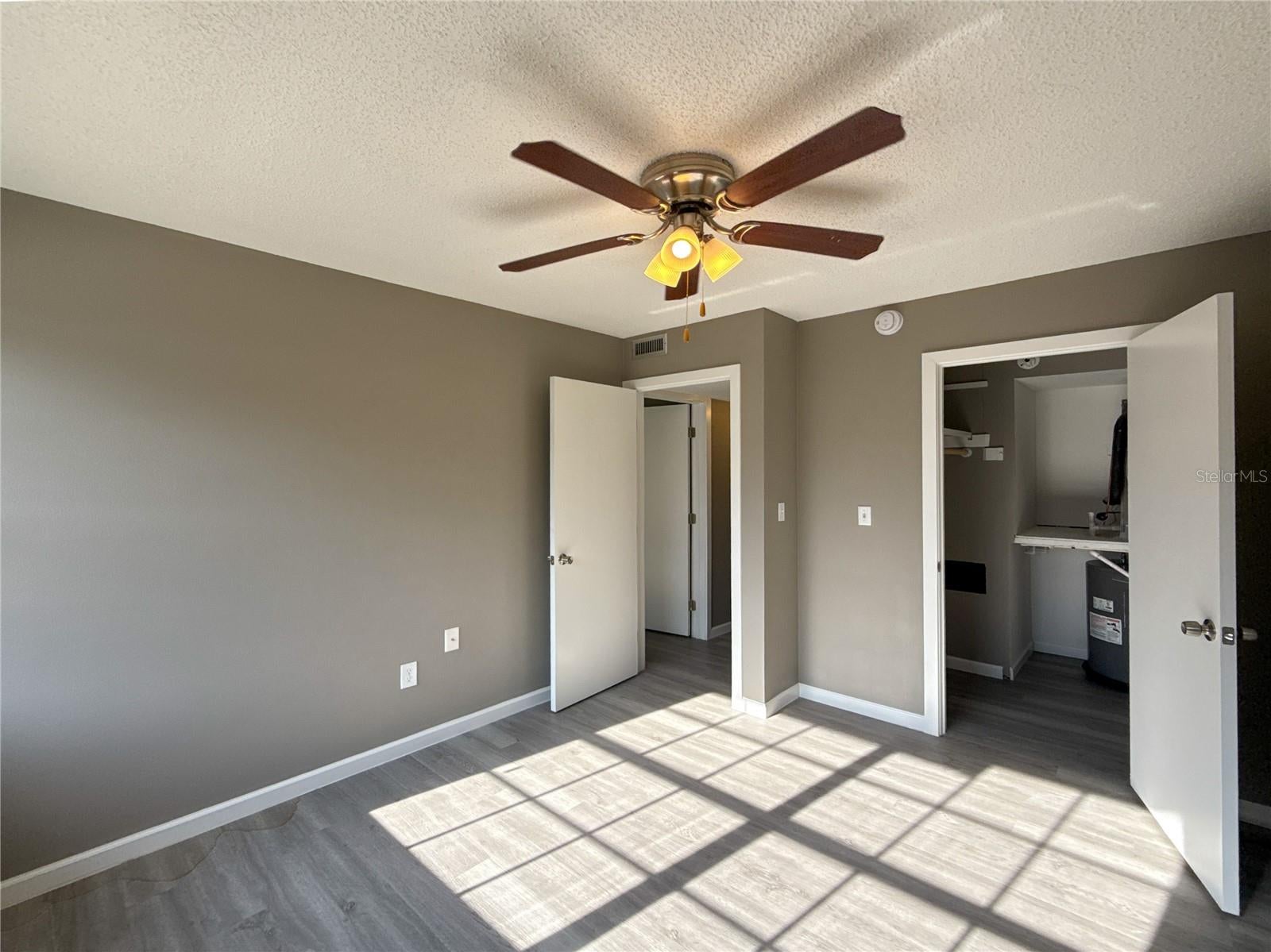 EDGEWATER MANOR - Residential