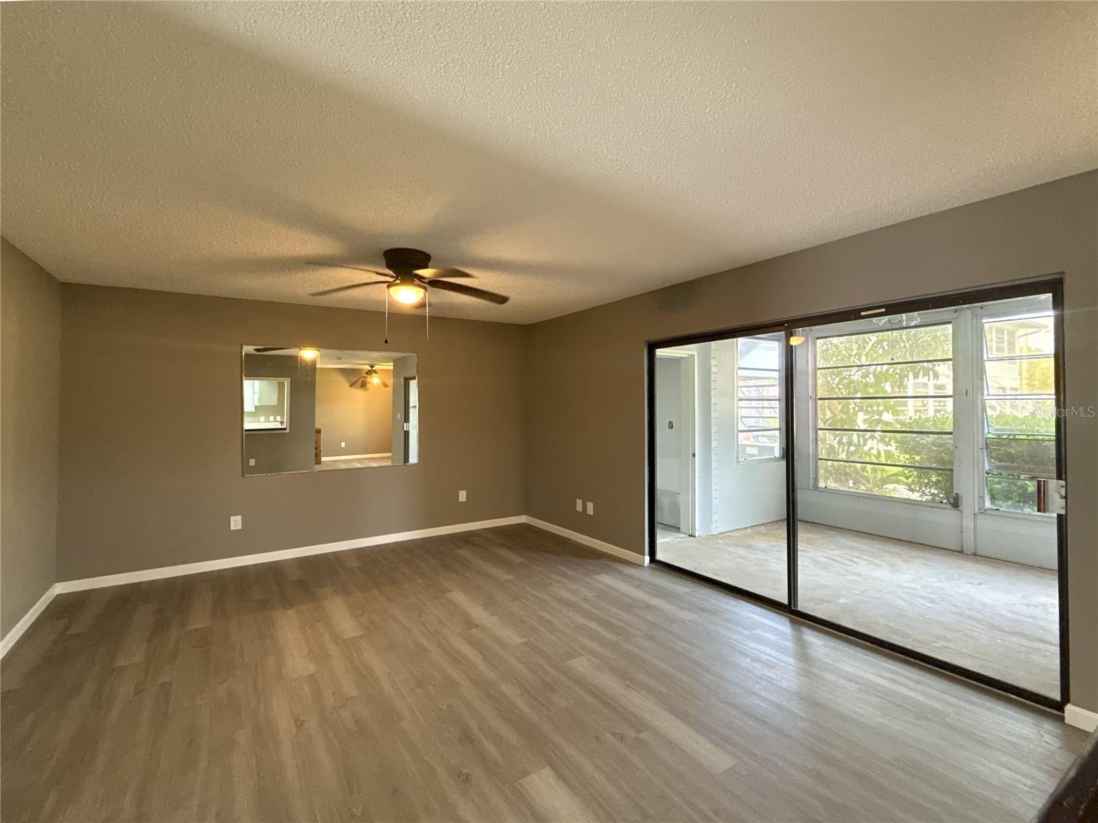 EDGEWATER MANOR - Residential