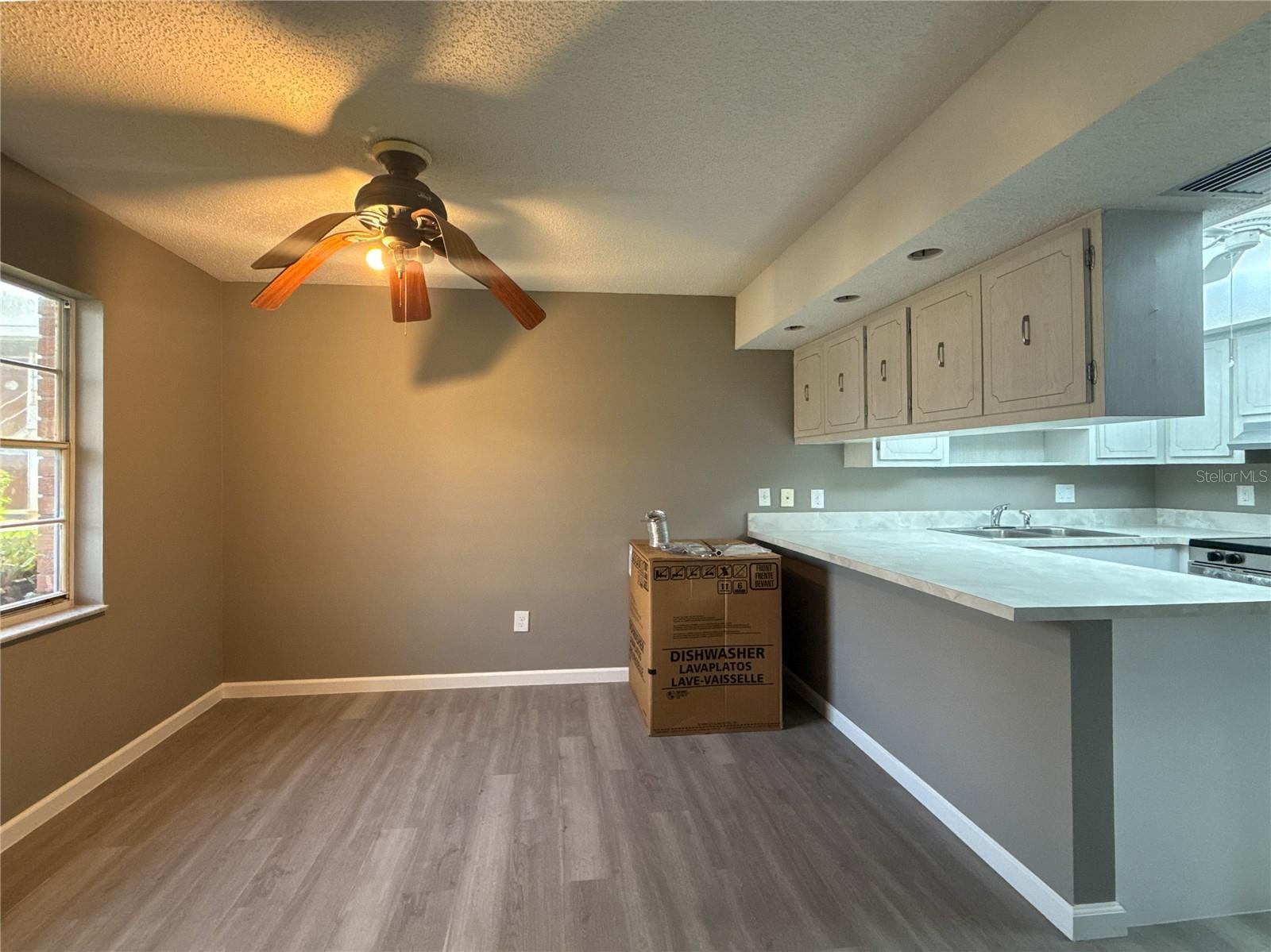 EDGEWATER MANOR - Residential
