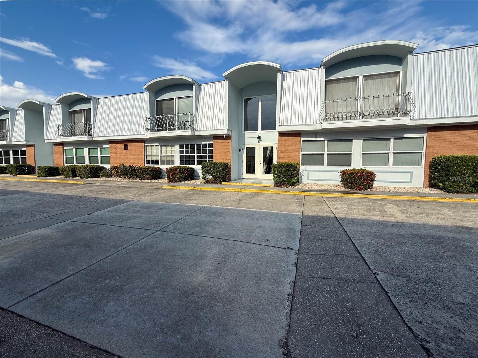 EDGEWATER MANOR - Residential