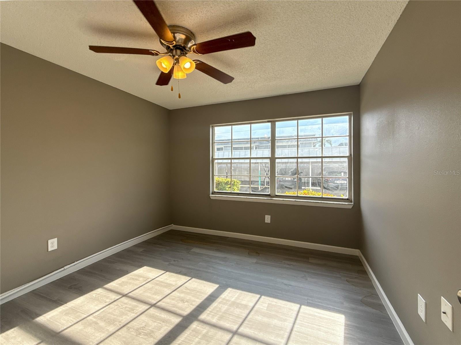 EDGEWATER MANOR - Residential