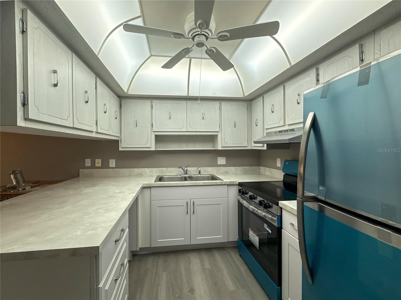 EDGEWATER MANOR - Residential