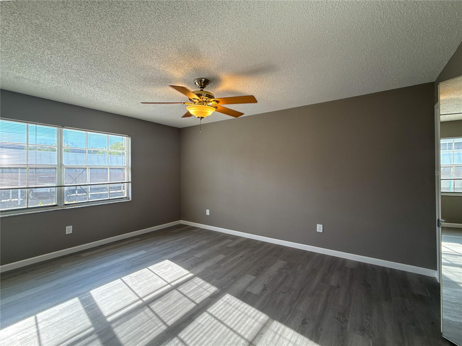 EDGEWATER MANOR - Residential