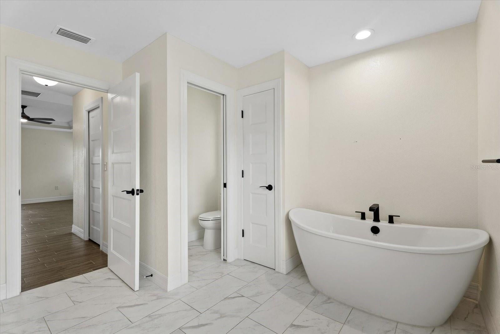 ROTONDA LAKES - Residential