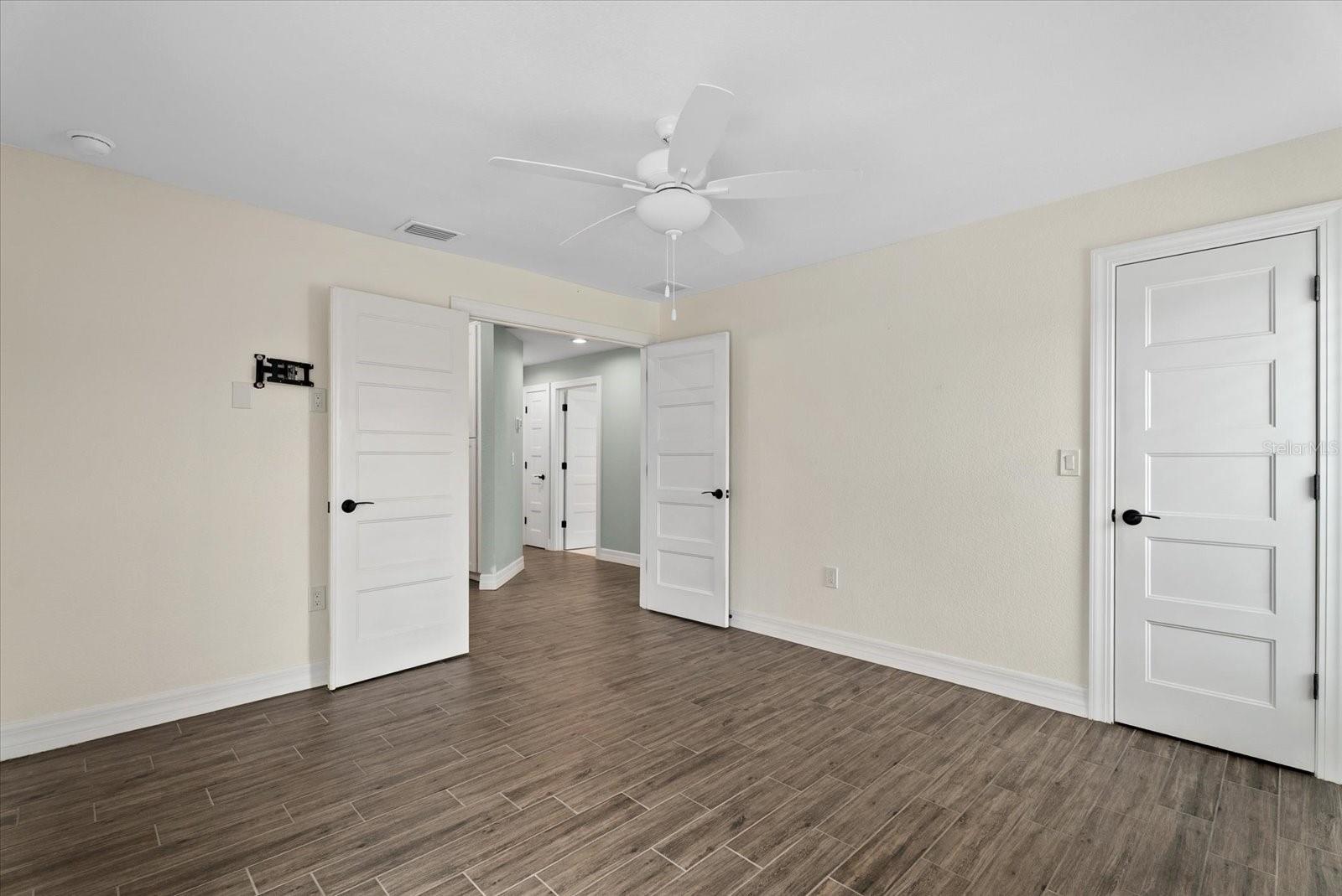 ROTONDA LAKES - Residential