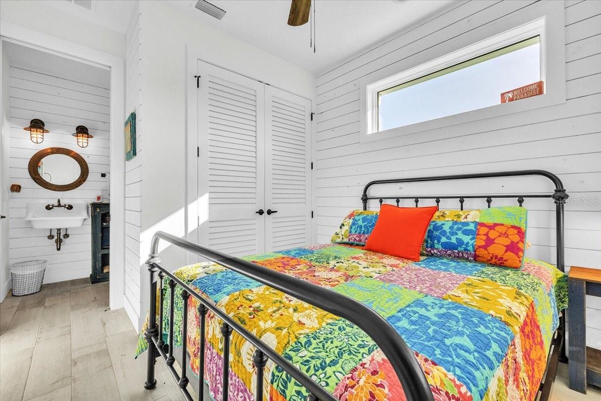PALM SHORES - Residential