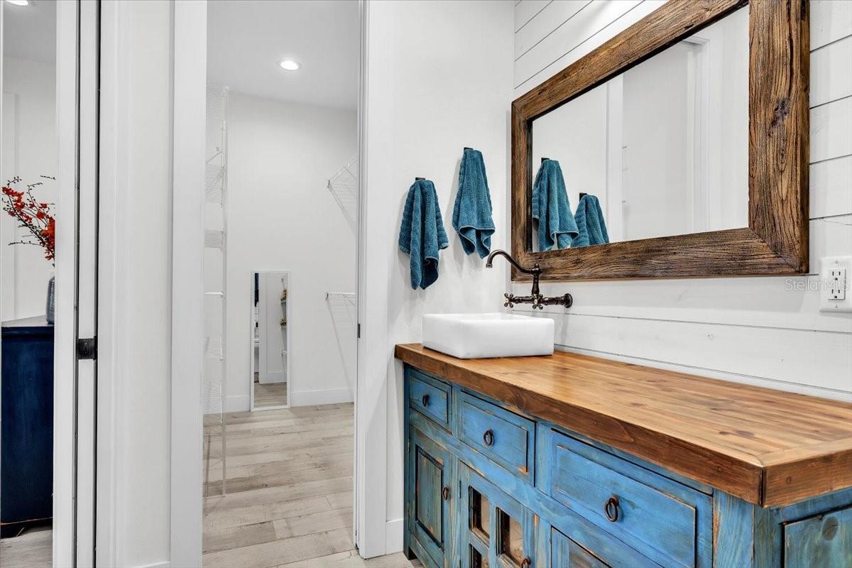 PALM SHORES - Residential