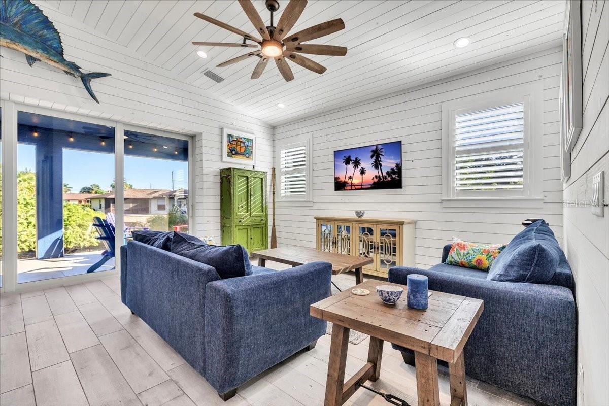 PALM SHORES - Residential