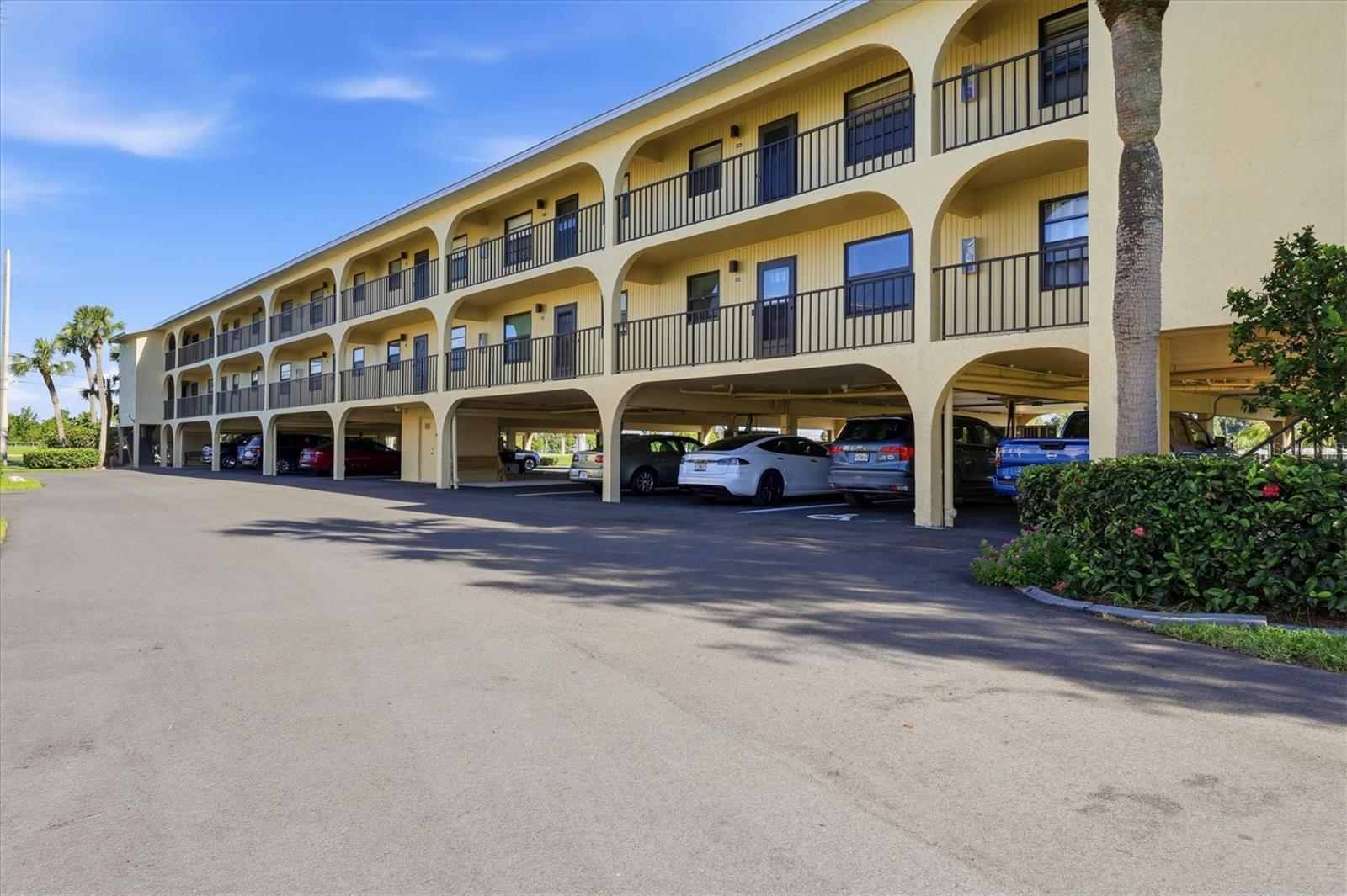 TARPON BAY PH 01 BLDG A - Residential