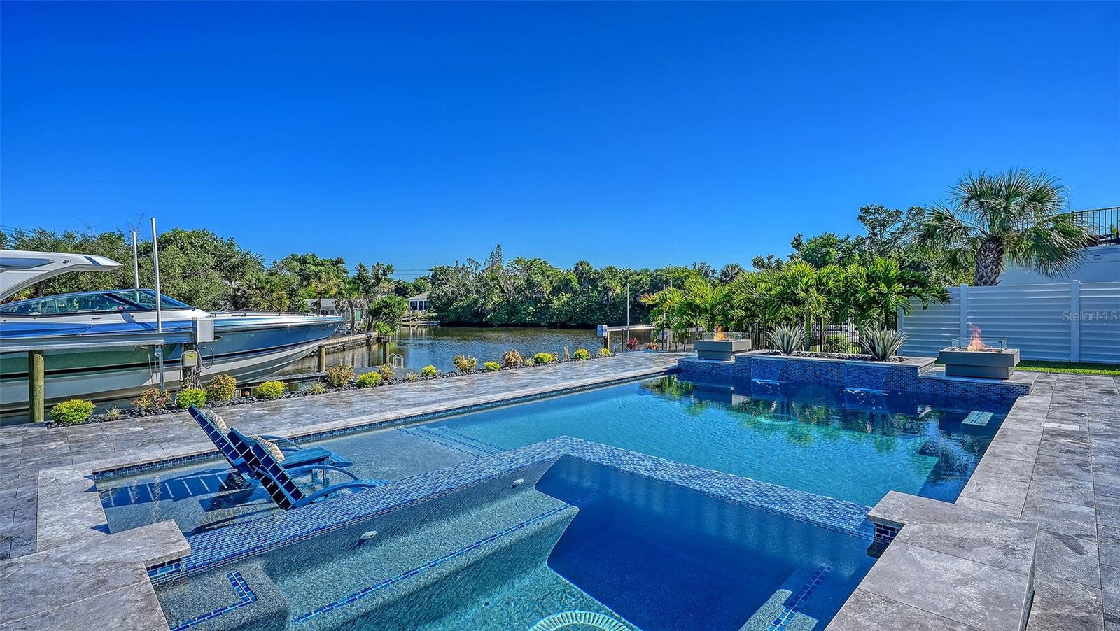 SIESTA ISLES - Residential