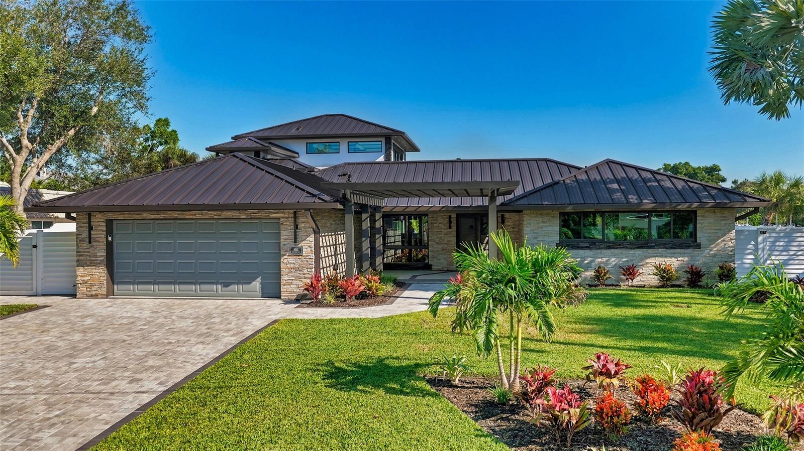 SIESTA ISLES - Residential