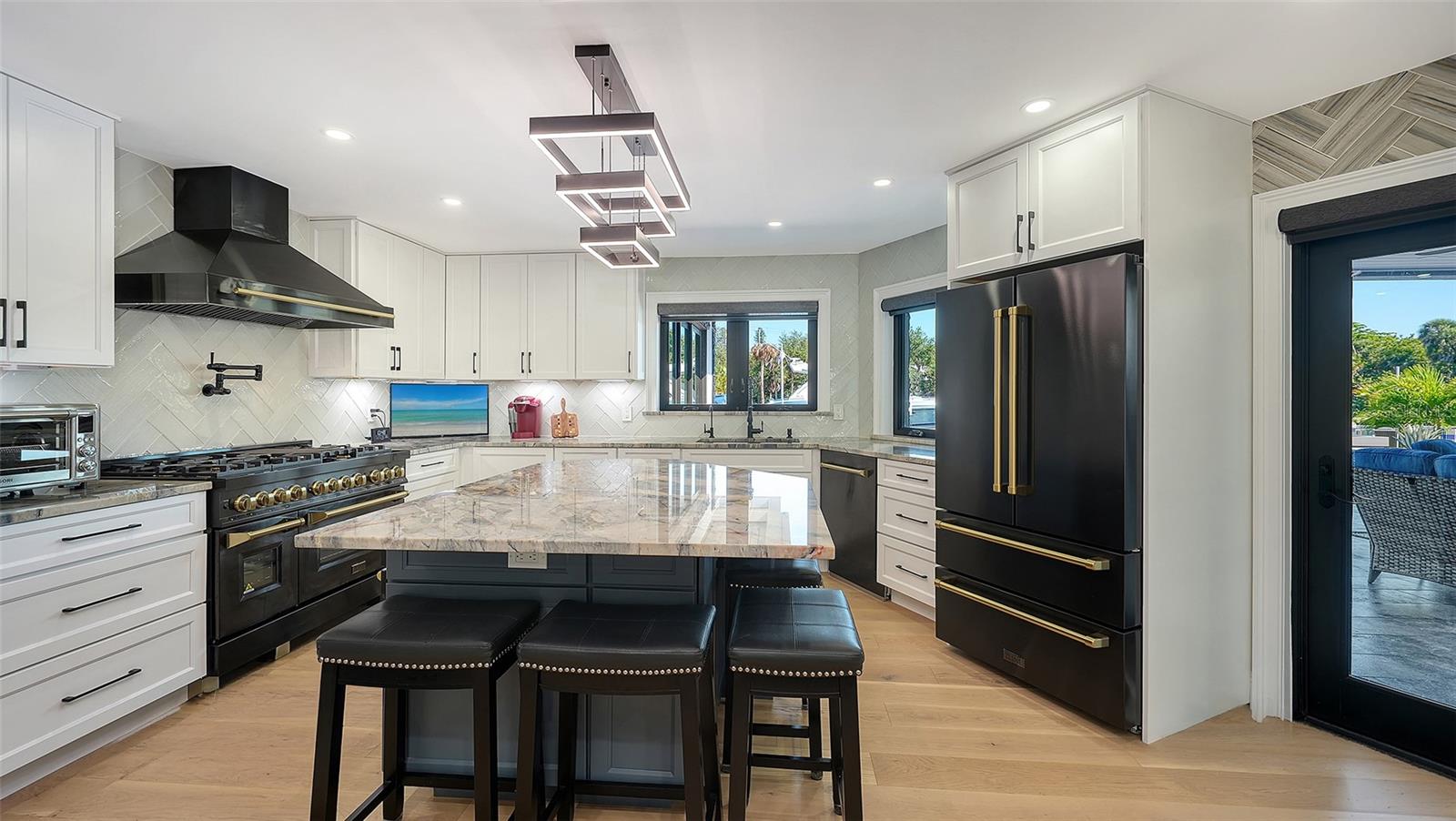 SIESTA ISLES - Residential