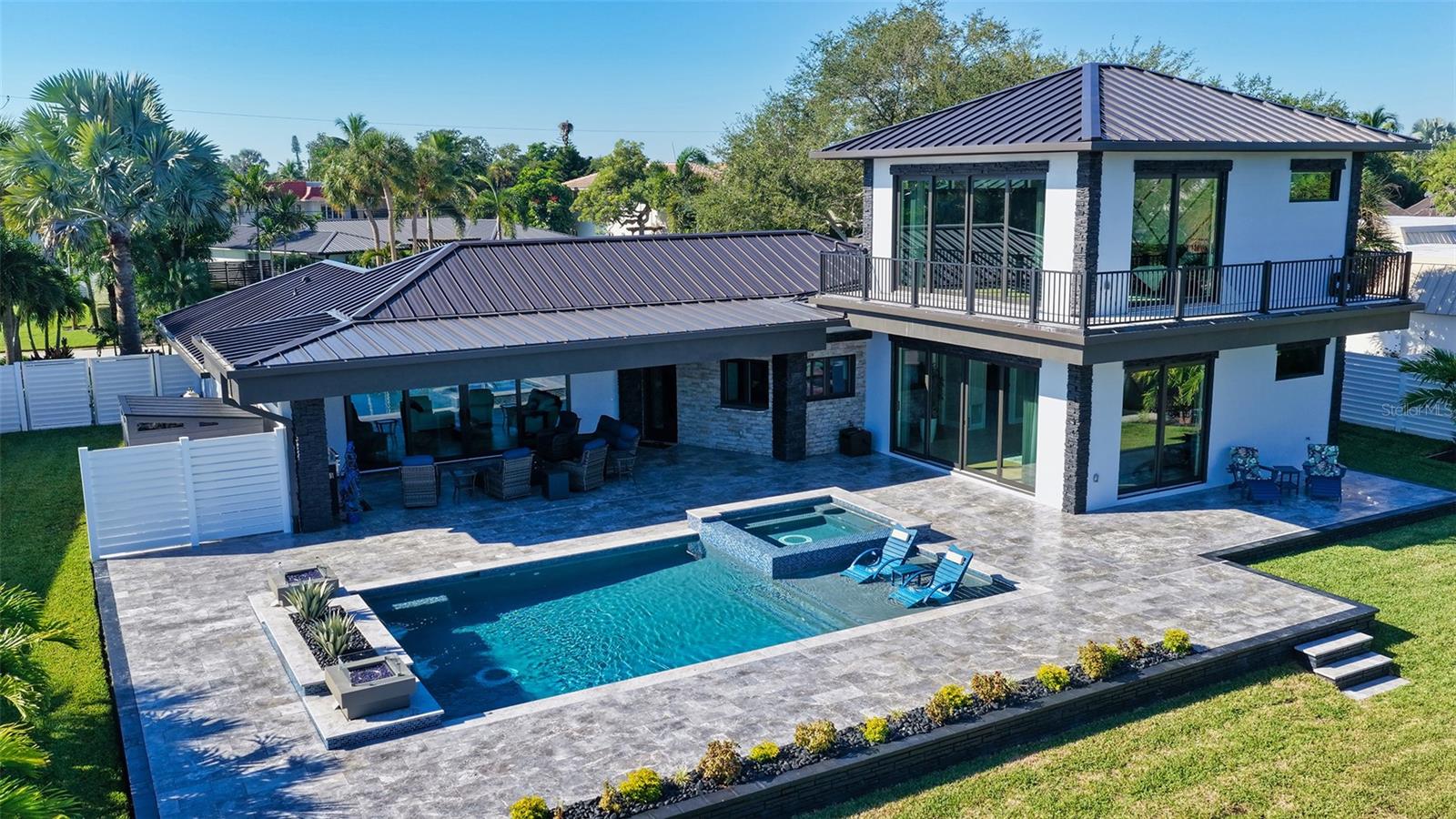 SIESTA ISLES - Residential