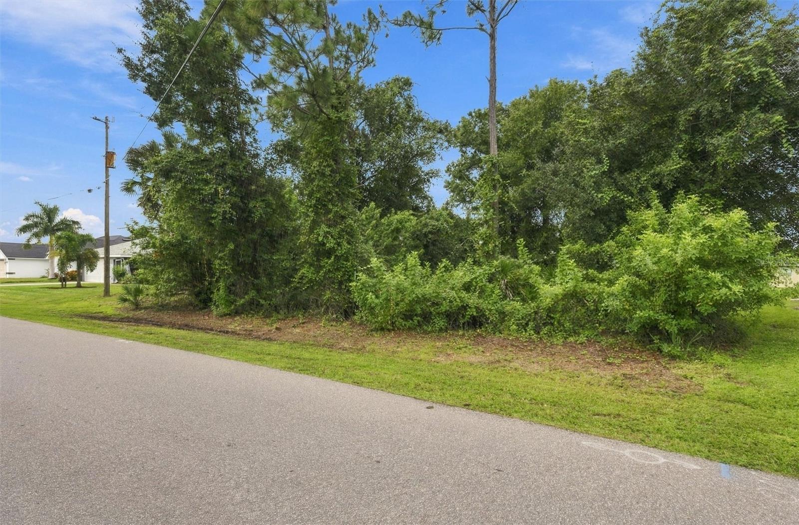 PUNTA GORDA ISLES SEC 20 - Land