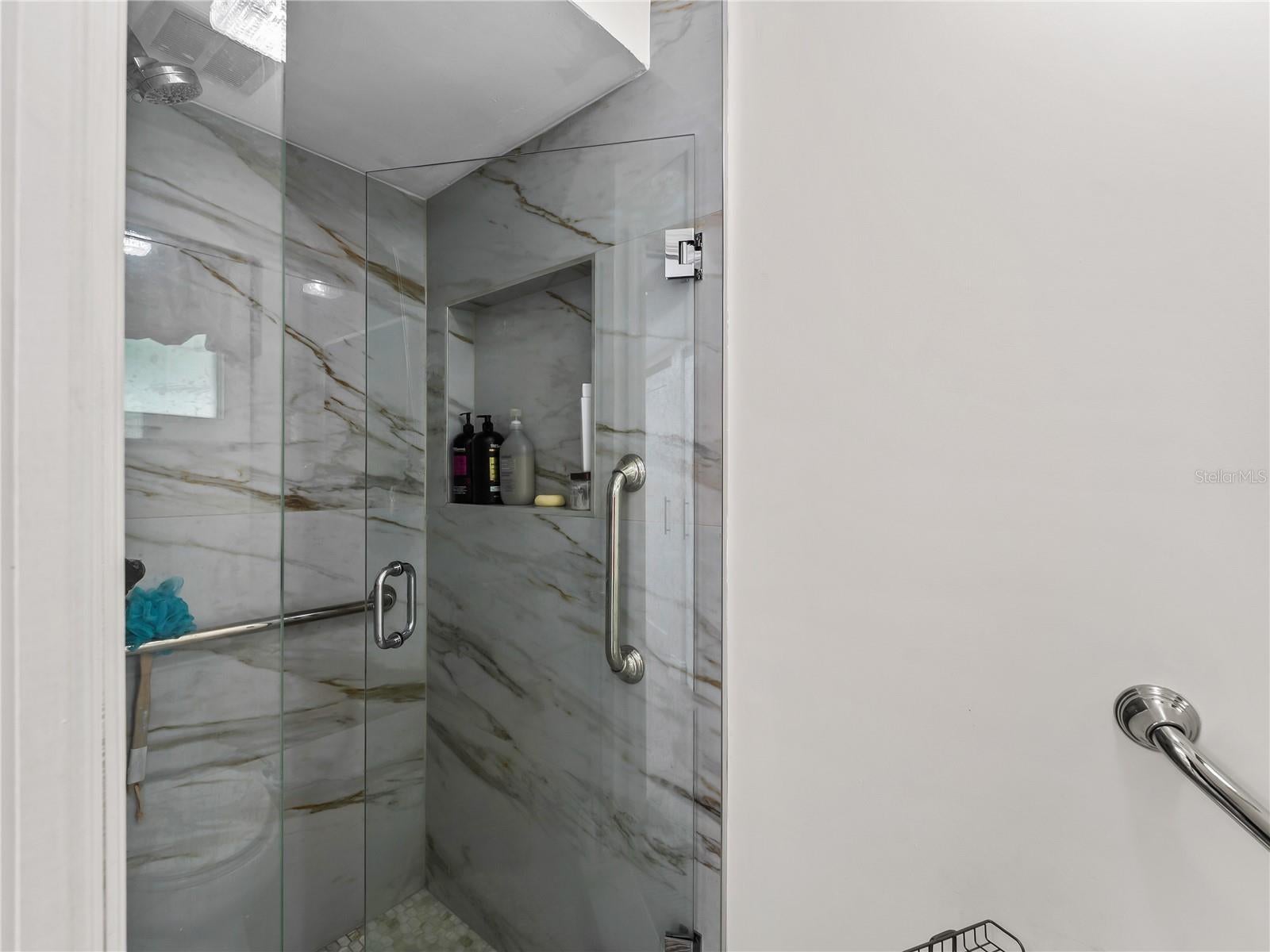 LITTLE HICKORY SHORES UNIT 3 - Residential