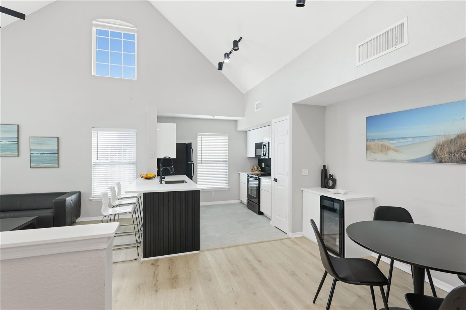 ADMIRALS WALK - Residential