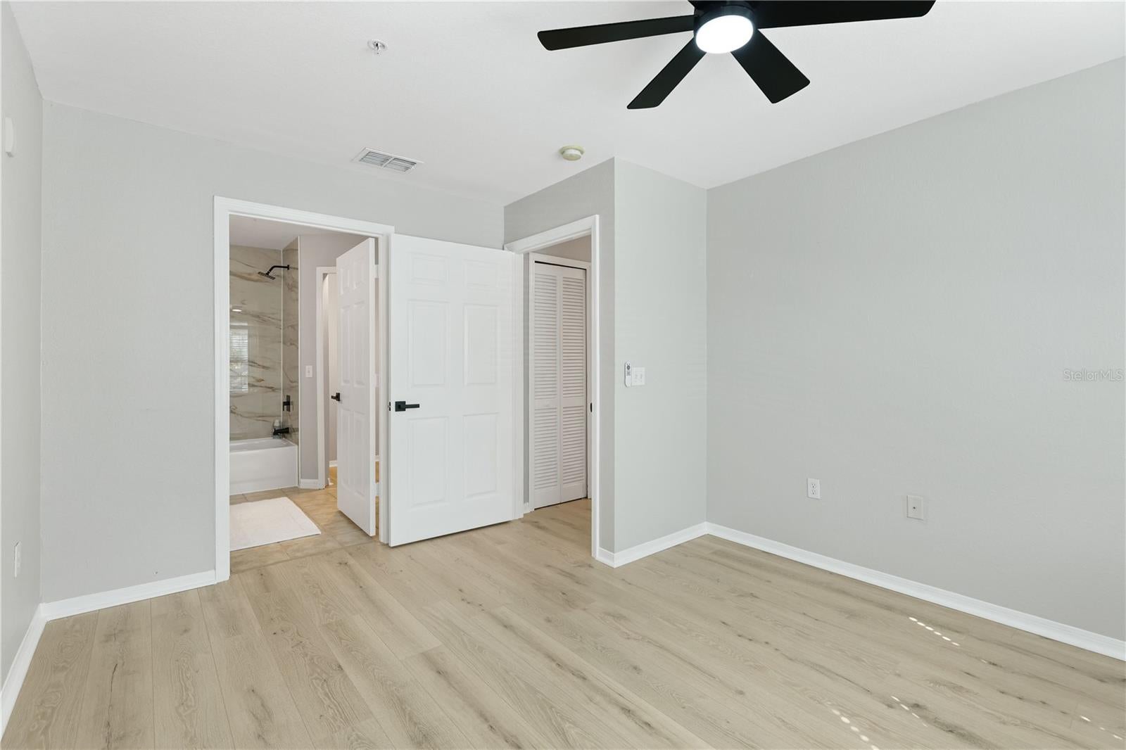 ADMIRALS WALK - Residential