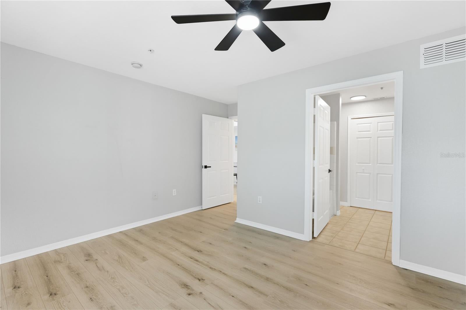 ADMIRALS WALK - Residential